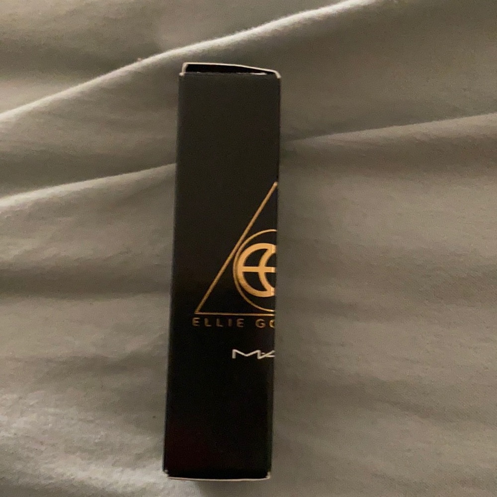 Mac x Ellie Goulding lipstick “without your love”